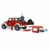 BRUDER 2528 Hasičský Land Rover Rubicon s figurkou hasiče a příslušenstvím