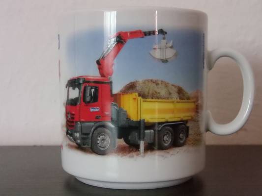 BRUDER 10300 Reklamní hrnek 2014