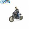 BRUDER 63050 Motocykl Ducati Scrambler Cafe Racer s figurkou